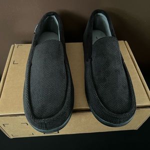 isotoner Men's Diamond Corduroy Moccasin Slipper